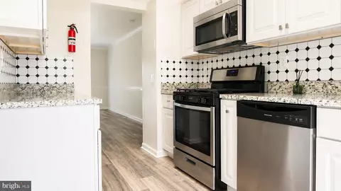 Entry Way - 626 Concerto Ln, Silver Spring, MD 20901 photo 5 of 14