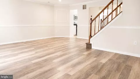 Living - 626 Concerto Ln, Silver Spring, MD 20901 photo 2 of 6