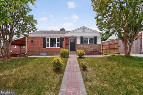 8108 Hammond Ave, Takoma Park, MD 20912