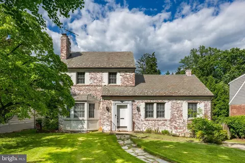 5905 Wilson Ln, Bethesda, MD 20817