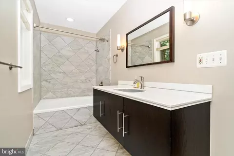Bath - 1100 Notley Rd, Silver Spring, MD 20904 photo 3 of 4