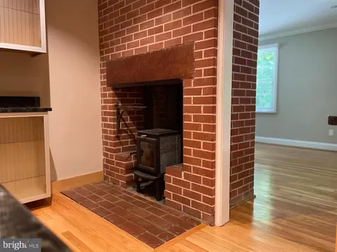Entry Way - 1100 Notley Rd, Silver Spring, MD 20904 photo 4 of 5