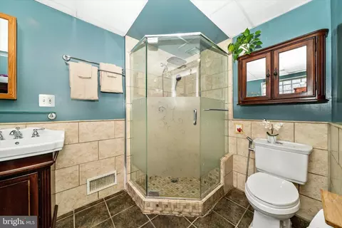 Bath - 11816 Selfridge Rd, Silver Spring, MD 20906 photo 2 of 4