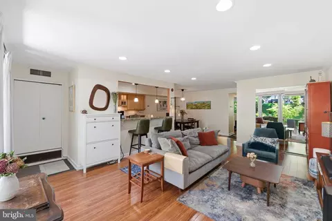 7541 Spring Lake Dr #B-2, Bethesda, MD 20817