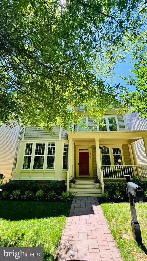 306 Trotter Farm Dr, Rockville, MD 20850
