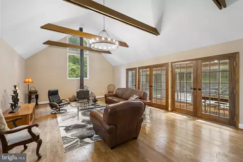 Living - 16112 Barnesville Rd, Boyds, MD 20841 photo 1 of 3