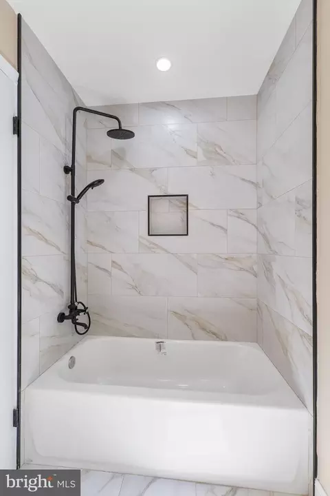 Bath - 16112 Barnesville Rd, Boyds, MD 20841 photo 4 of 5