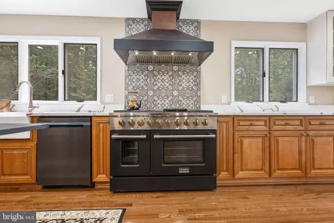 Kitchen - 16112 Barnesville Rd, Boyds, MD 20841 photo 7 of 7