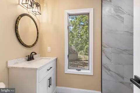 Bath - 16112 Barnesville Rd, Boyds, MD 20841 photo 2 of 5