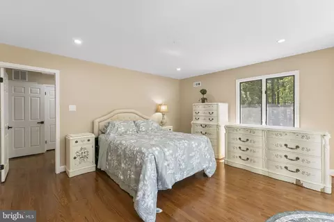 Bedroom - 16112 Barnesville Rd, Boyds, MD 20841 photo 6 of 9