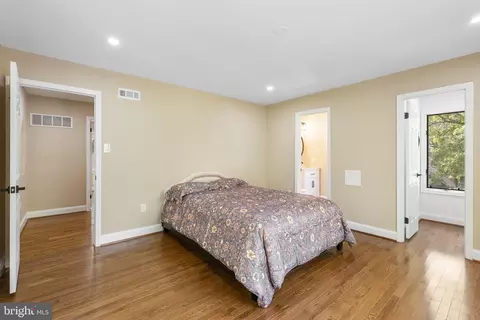 Bedroom - 16112 Barnesville Rd, Boyds, MD 20841 photo 3 of 9
