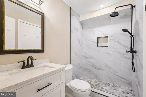 Bath - 16112 Barnesville Rd, Boyds, MD 20841 photo 1 of 5