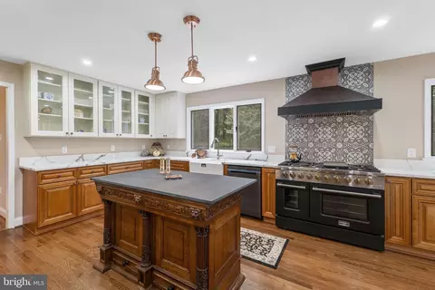 Kitchen - 16112 Barnesville Rd, Boyds, MD 20841 photo 4 of 7