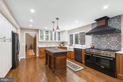 Kitchen - 16112 Barnesville Rd, Boyds, MD 20841 photo 5 of 7