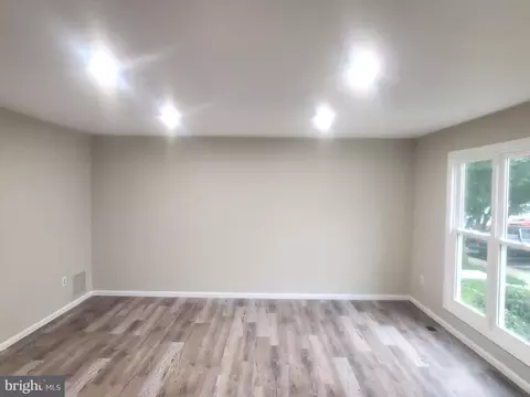 Living - 14813 Hammersmith Cir, Silver Spring, MD 20906 photo 3 of 5