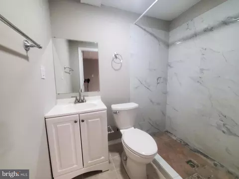 Bath - 14813 Hammersmith Cir, Silver Spring, MD 20906 photo 3 of 4
