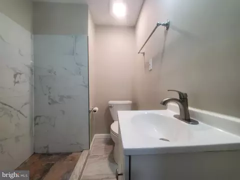 Bath - 14813 Hammersmith Cir, Silver Spring, MD 20906 photo 2 of 4