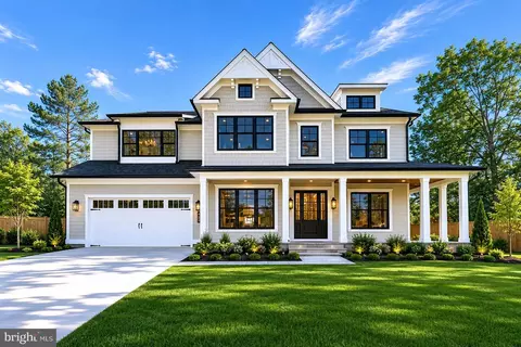 7700 Leesburg Dr, Bethesda, MD 20817