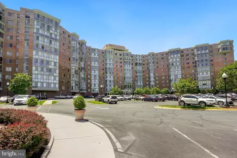 3100 N Leisure World Blvd #420, Silver Spring, MD 20906