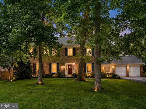 8700 Camille Dr, Potomac, MD 20854
