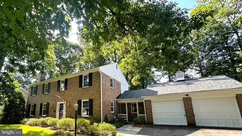 8700 Camille Dr, Potomac, MD 20854