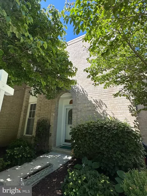 8328 N Brook Ln, Bethesda, MD 20814