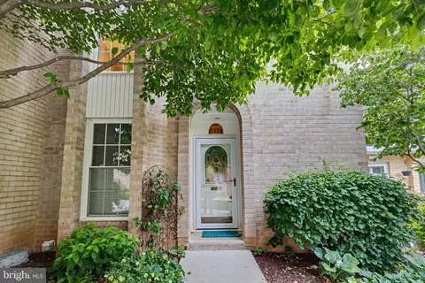8328 N Brook Ln, Bethesda, MD 20814