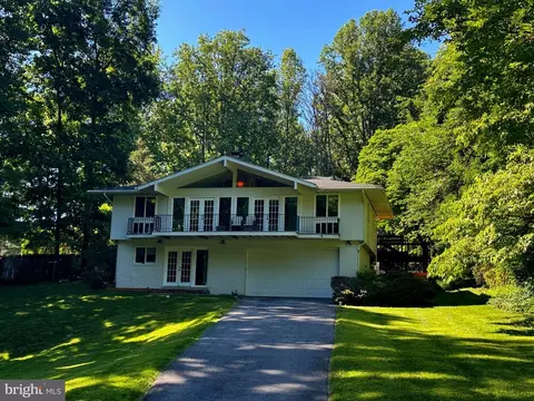 6900 Heatherhill Rd, Bethesda, MD 20817
