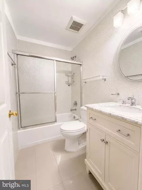 Bath - 20249 Red Buckeye Ct, Germantown, MD 20876 photo 6 of 8
