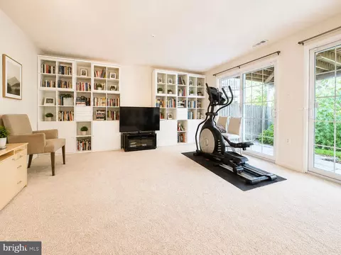 Living - 20249 Red Buckeye Ct, Germantown, MD 20876 photo 2 of 4