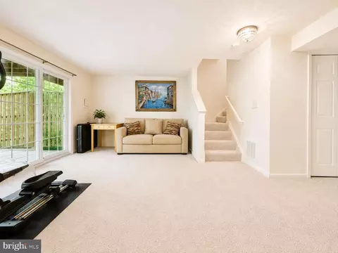 Living - 20249 Red Buckeye Ct, Germantown, MD 20876 photo 4 of 4