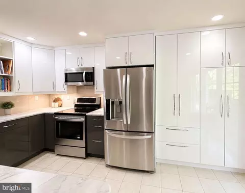 Kitchen - 20249 Red Buckeye Ct, Germantown, MD 20876 photo 4 of 5