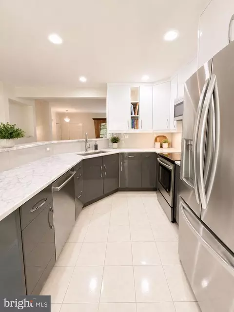 Kitchen - 20249 Red Buckeye Ct, Germantown, MD 20876 photo 3 of 5