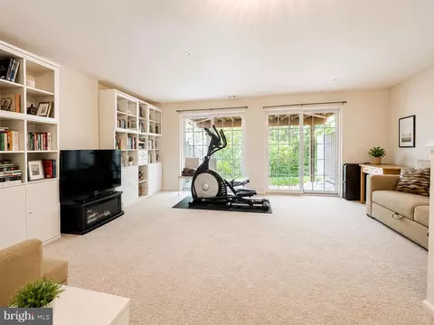 Living - 20249 Red Buckeye Ct, Germantown, MD 20876 photo 3 of 4