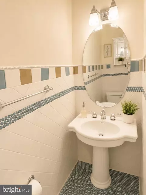 Bath - 20249 Red Buckeye Ct, Germantown, MD 20876 photo 1 of 8