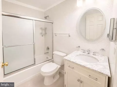Bath - 20249 Red Buckeye Ct, Germantown, MD 20876 photo 7 of 8
