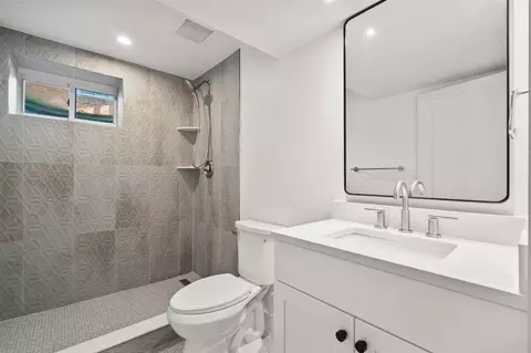 Bath - 209 Thistle Dr, Silver Spring, MD 20901 photo 2 of 4