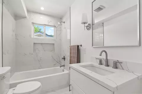 Bath - 209 Thistle Dr, Silver Spring, MD 20901 photo 4 of 4
