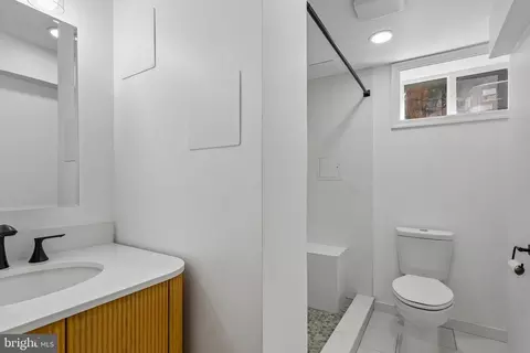 Bath - 1106 Meurilee Ln, Silver Spring, MD 20901 photo 2 of 3