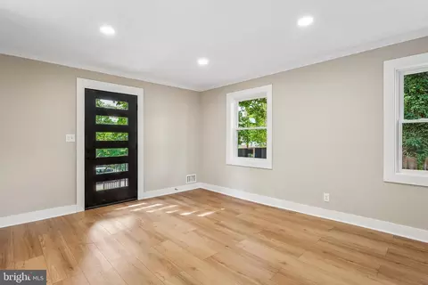 Entry Way - 1106 Meurilee Ln, Silver Spring, MD 20901 photo 1 of 2
