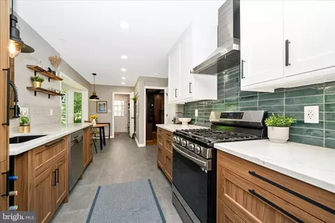 Kitchen - 13120 Clifton Rd, Silver Spring, MD 20904 photo 4 of 7