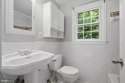 Bath - 10614 Glenwild Rd, Silver Spring, MD 20901 photo 1 of 3