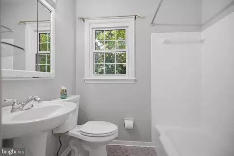 Bath - 10614 Glenwild Rd, Silver Spring, MD 20901 photo 2 of 3