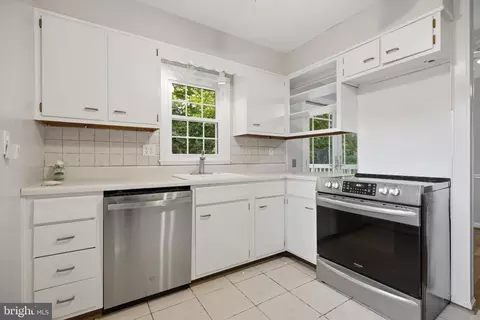 Kitchen - 10614 Glenwild Rd, Silver Spring, MD 20901 photo 1 of 2