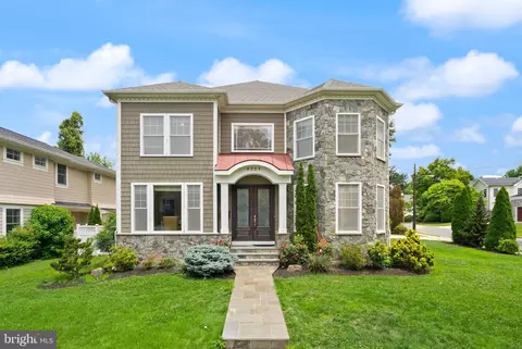 8701 Bradmoor Dr, Bethesda, MD 20817
