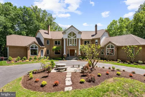 7003 Fawn Trail Ct, Bethesda, MD 20817