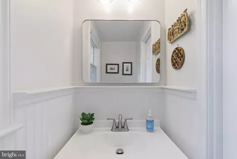 Bath - 1709 White Oak Dr, Silver Spring, MD 20910 photo 1 of 4