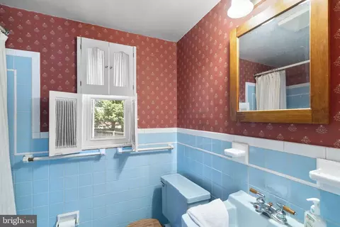 Bath - 507 Harding Dr, Silver Spring, MD 20901 photo 2 of 3