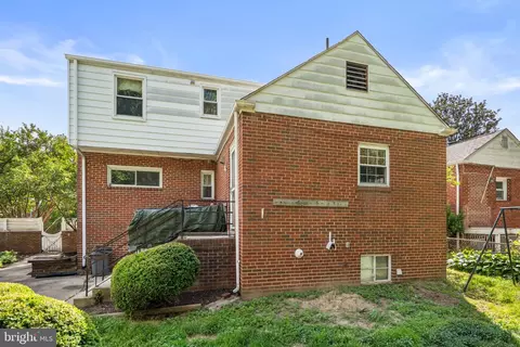 Exterior - 507 Harding Dr, Silver Spring, MD 20901 photo 6 of 8