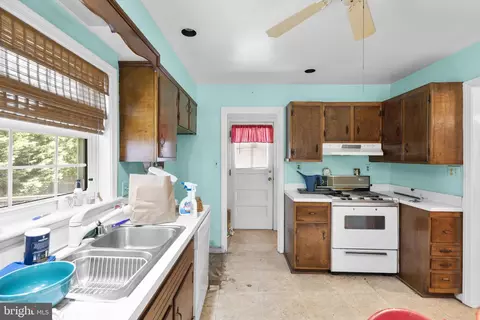 Kitchen - 507 Harding Dr, Silver Spring, MD 20901 photo 3 of 3
